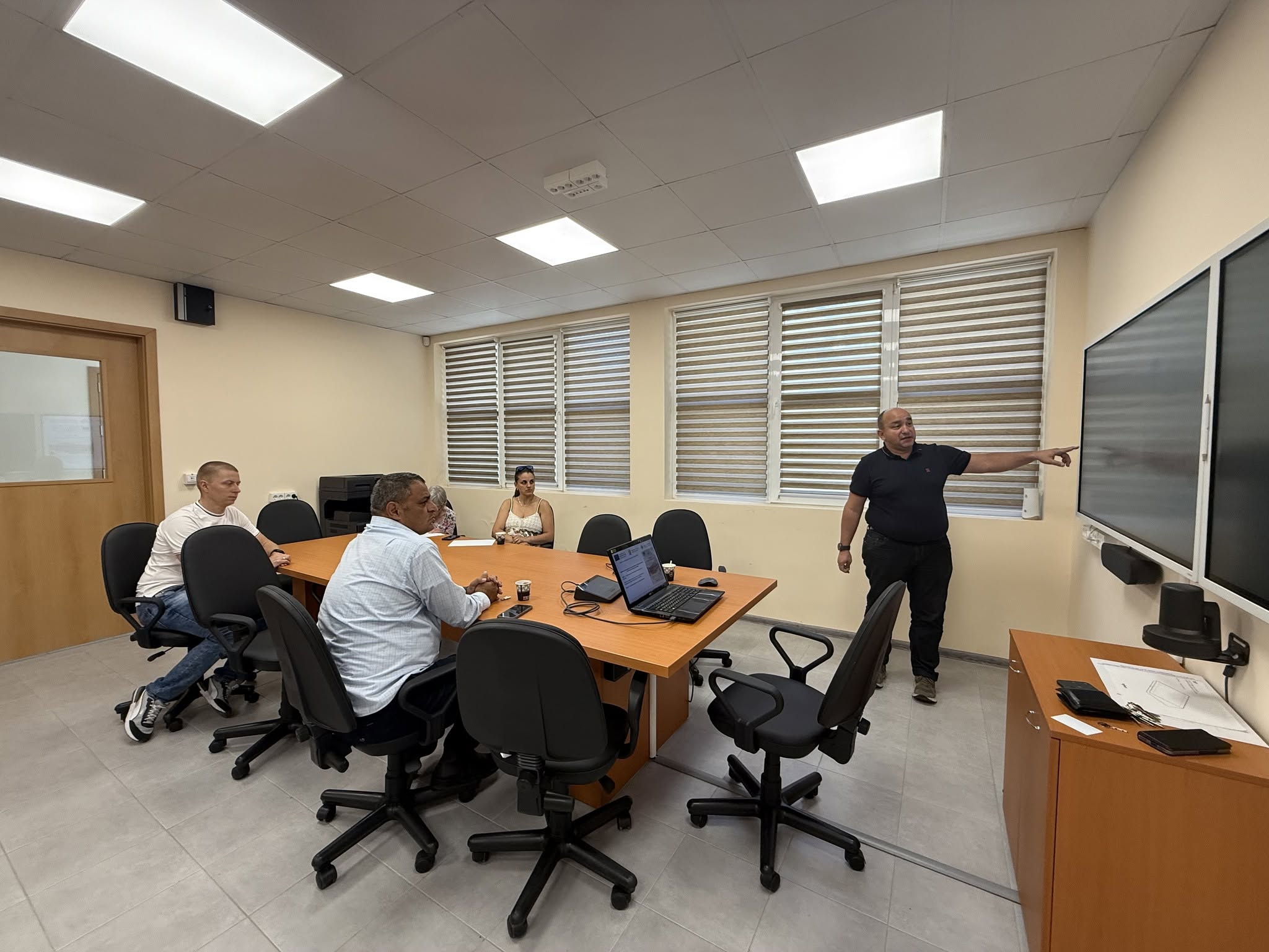 УНИВЕРСИТЕТ ЯРМУК снимка 4